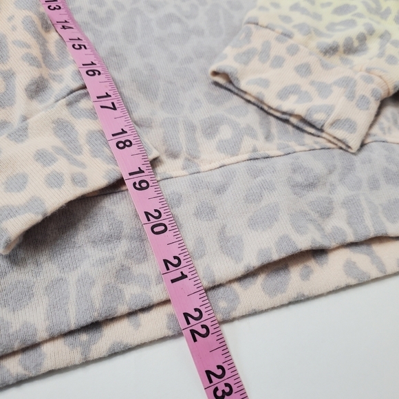 Sundry Women's Size 0 XS S Animal Print Sweatshirt New - Picture 3 of 6